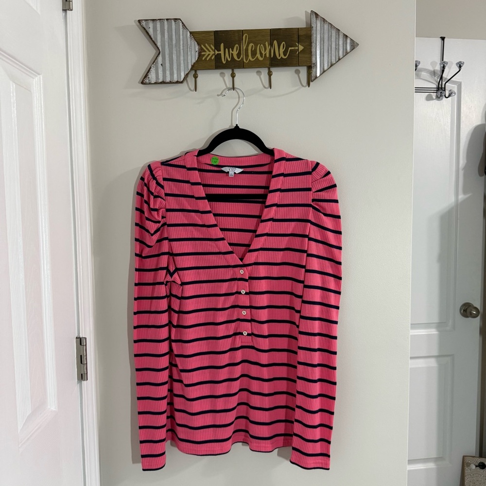 Crown & Ivy Pink Fitted Long Sleeve with Button Detail Size Large